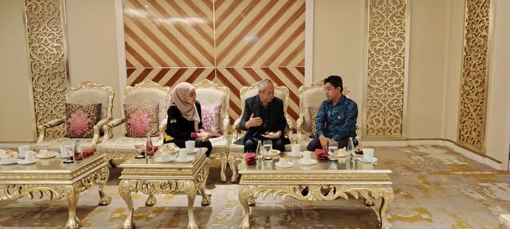 Tetamu kehormat sebelum sesi bermula