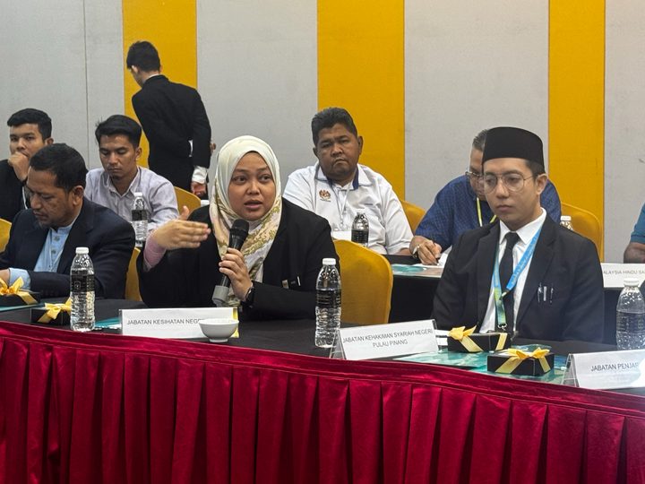 Peserta berkongsi pengalaman dalam perbincangan